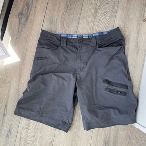 Mens lululemon size 34 gray striped zipper shorts